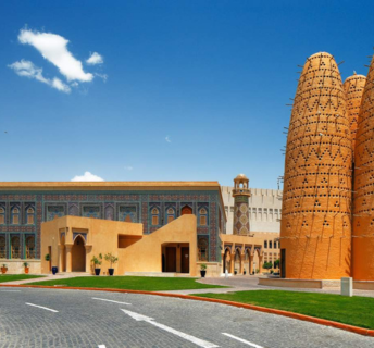 City Tour: Katara Cultural Village and The Pearl by Private Car